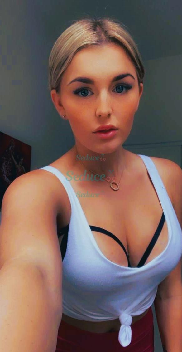 Hiya 👋 I’m a hot, sexy ebony, curvy in all the right places.