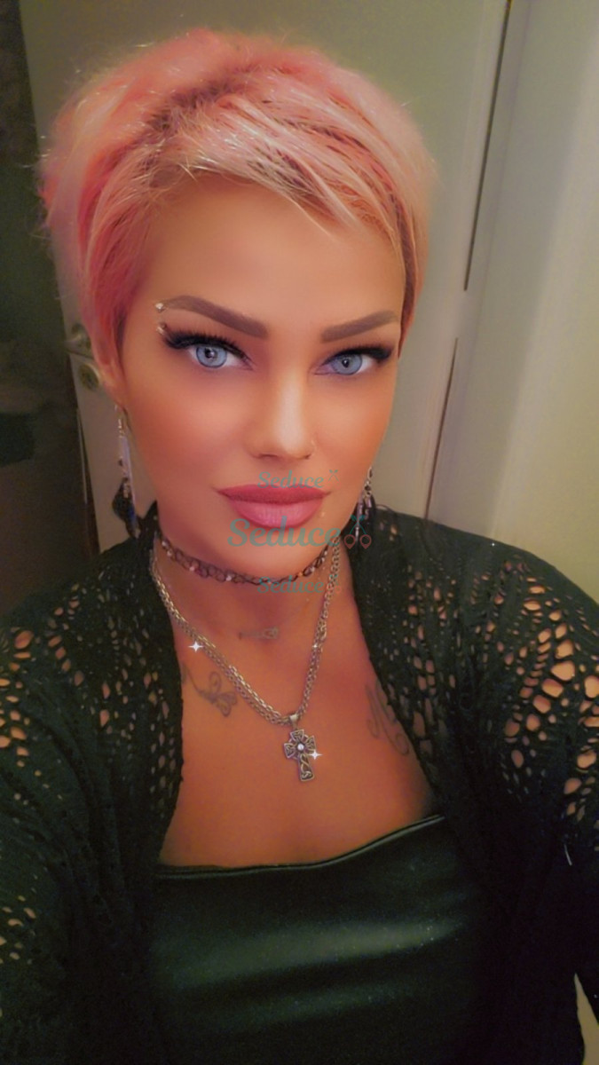 Melina bdsm strapon services outcall in Athens Greece