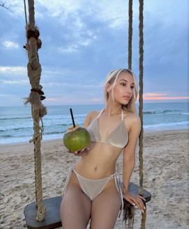 Nicole 