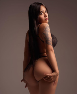 Paola - escort review from Greece