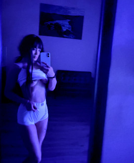 Karina - escort review from Russia