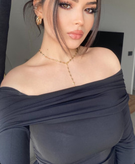 Rosa - escort review from Albania