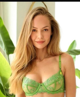 Andrea - escort review from France